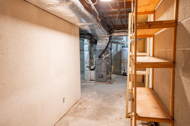 Building Photo - 400 Midland Dr