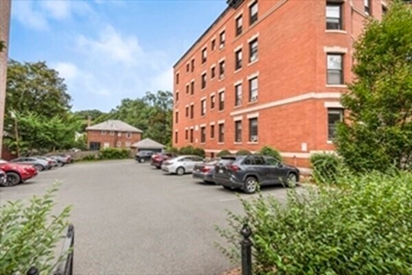 Building Photo - 1056 Beacon St