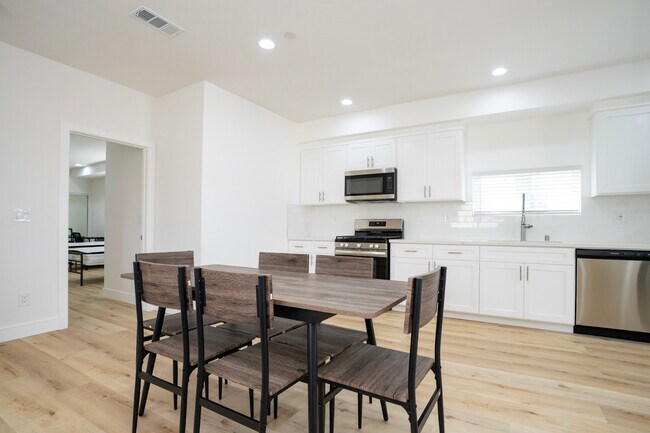 Building Photo - Cardinal Commons