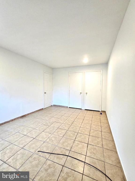 Building Photo - 9400 Fairgreen Ln