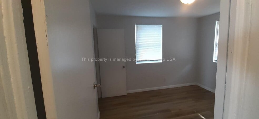 Building Photo - 610 W 18th St