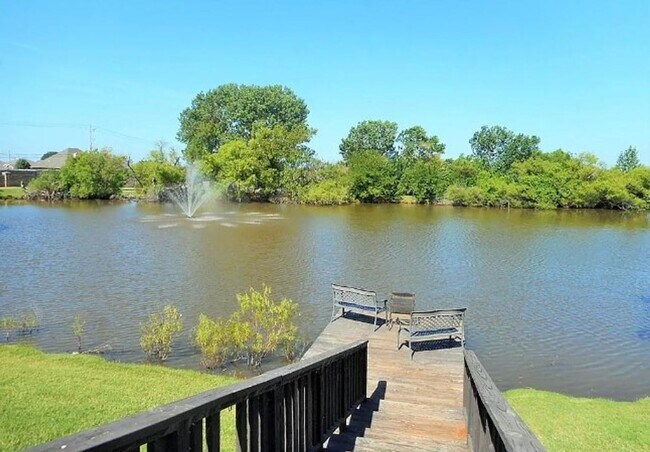 Building Photo - Well kept home in Edmond + 3 bedrooms + Office + Edmond Schools