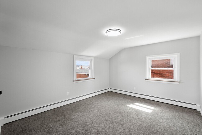 Building Photo - 826 Miller Ave