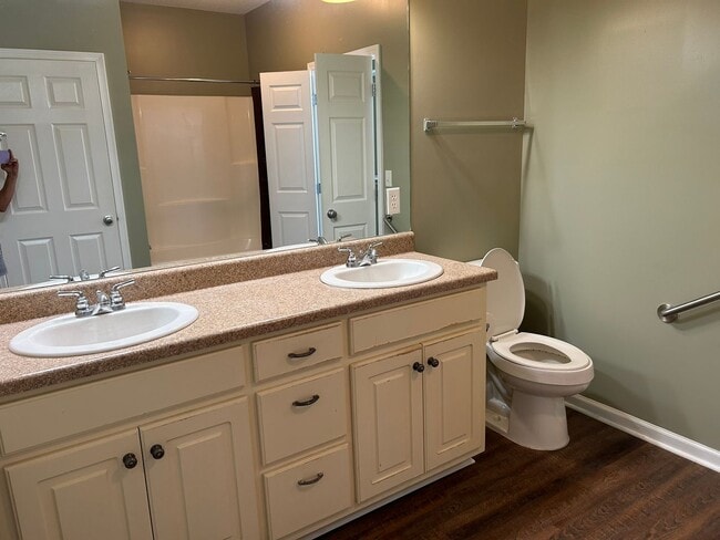 Building Photo - Cozy 3 Bed 2 Bath Home! Available August!