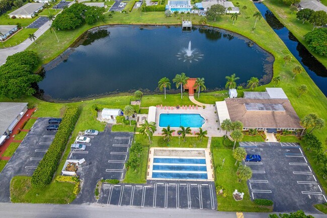 Building Photo - 180 High Point Terrace E