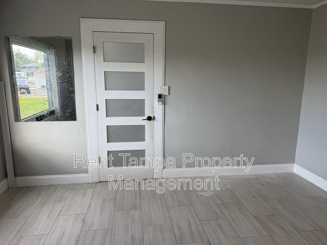 Building Photo - Neptune Drive - 1154 A
