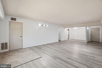 Building Photo - 7651 Tremayne Pl