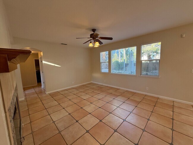 Building Photo - 5 bedrooms located in Redbridge Gated Community!