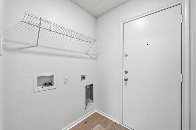 Building Photo - 8117-8119 Doreen Avenue