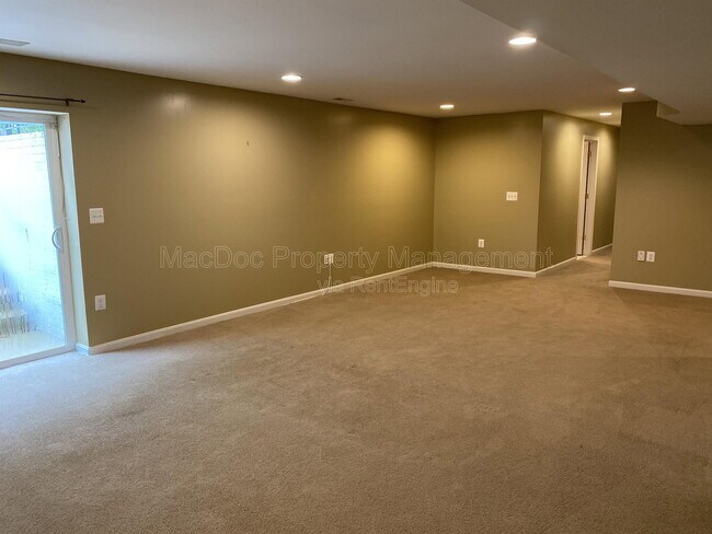 Building Photo - 121 Riggs Rd