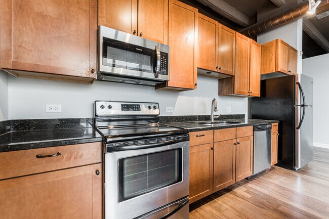 Building Photo - 4131 W Belmont Ave