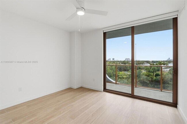 Building Photo - 3900 Alton Rd