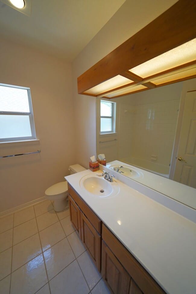 Building Photo - Beautifully Updated Home in Olympia Hills ...