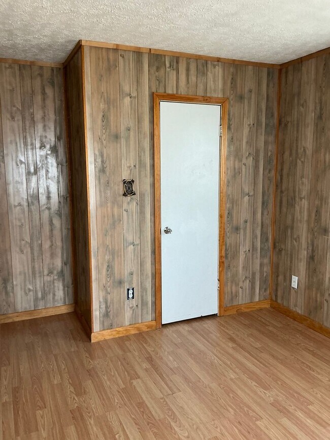 Building Photo - 131 Crescent Ln