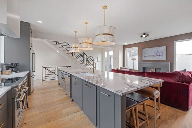 Building Photo - 1117 3rd Ave S