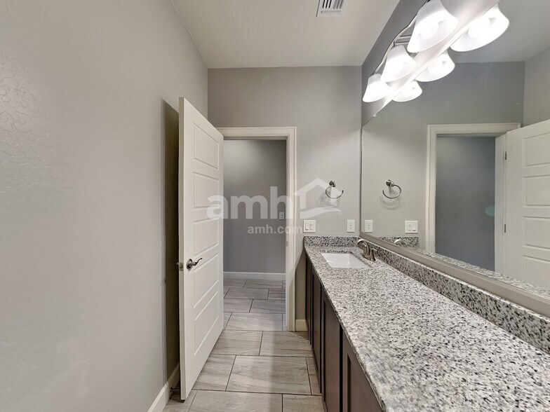 Building Photo - 18251 W Thunderhill Pl