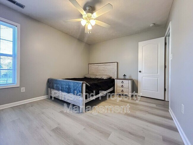 Building Photo - 341 Kingdom Estate Dr