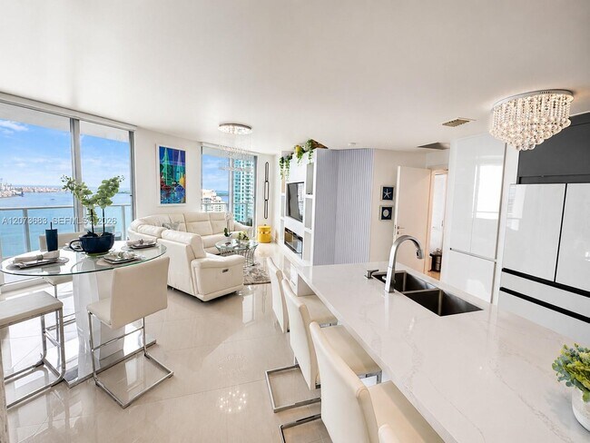 Building Photo - 300 S Biscayne Blvd