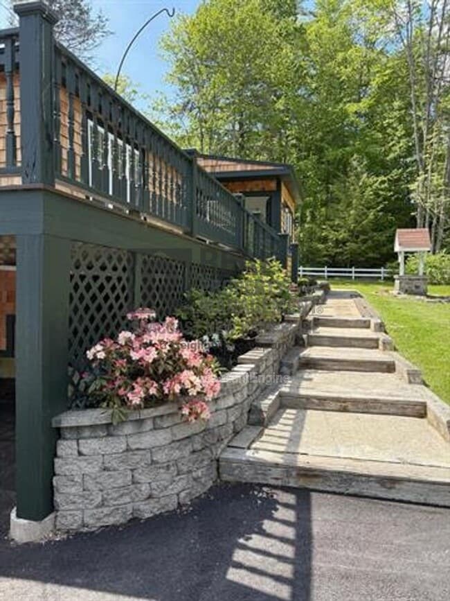 Building Photo - 94 Lakeshore Dr