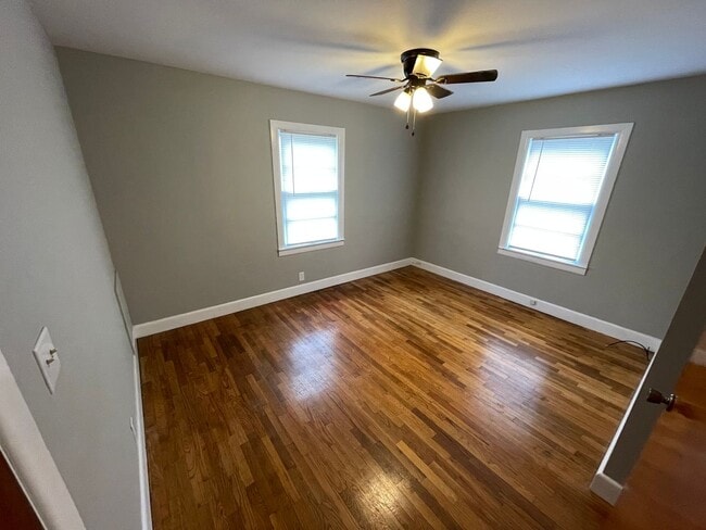 Building Photo - Cute Cottage Style Home For Rent