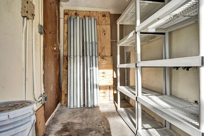 Building Photo - Beautiful 3 bedroom 2 bath Home in Miramar...