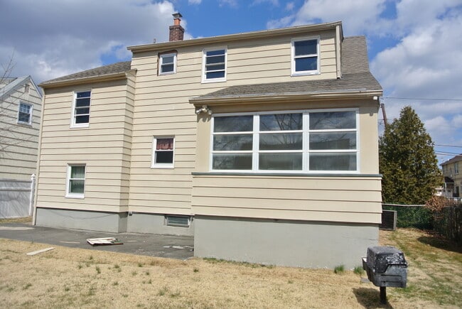 Building Photo - 2710 Academy Rd