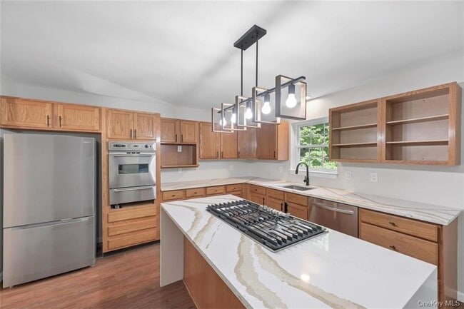 Building Photo - 5 Fairview Ln