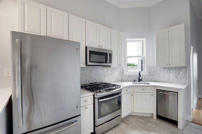 Building Photo - 132 Lincoln St