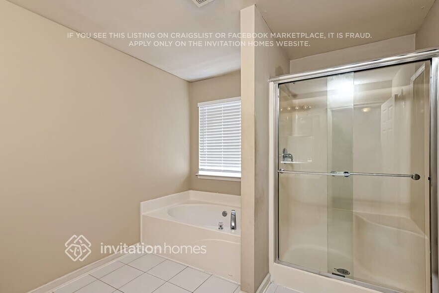 Building Photo - 909 Lakeside Ct