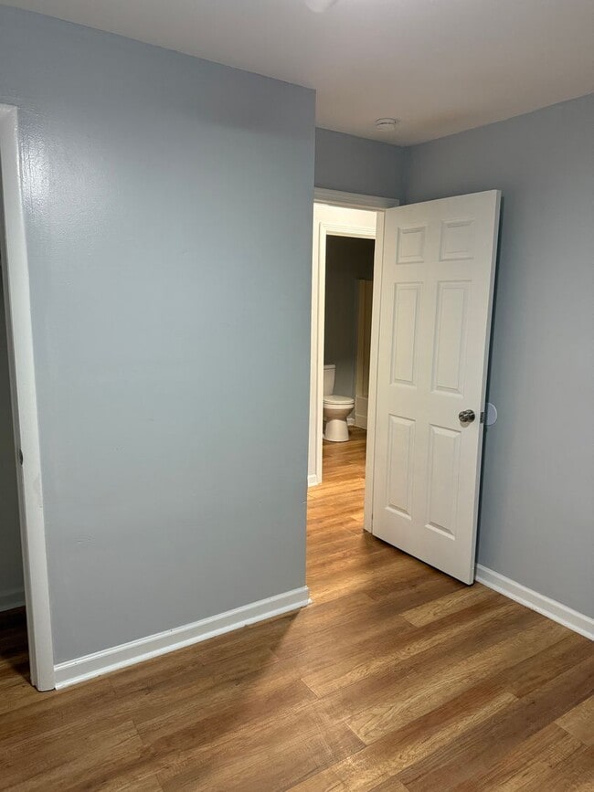 Building Photo - UPDATED 3 bedroom