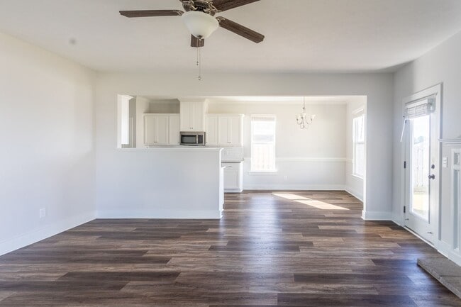 Building Photo - Welcome to Summerton Village!  Ask us about our 1 month of FREE RENT!!