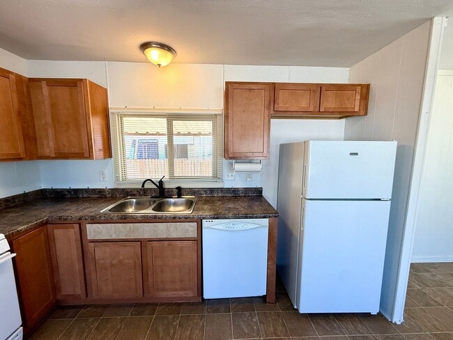 Building Photo - Newly Remodeled 2 Bedroom 2 Bathroom Home!- Available Now