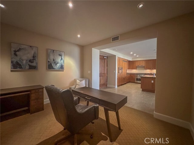 Building Photo - 5068 Scholarship