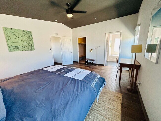 Building Photo - Updated 3 bd, 2 ba on 1.98 Acres with Hot Tub!