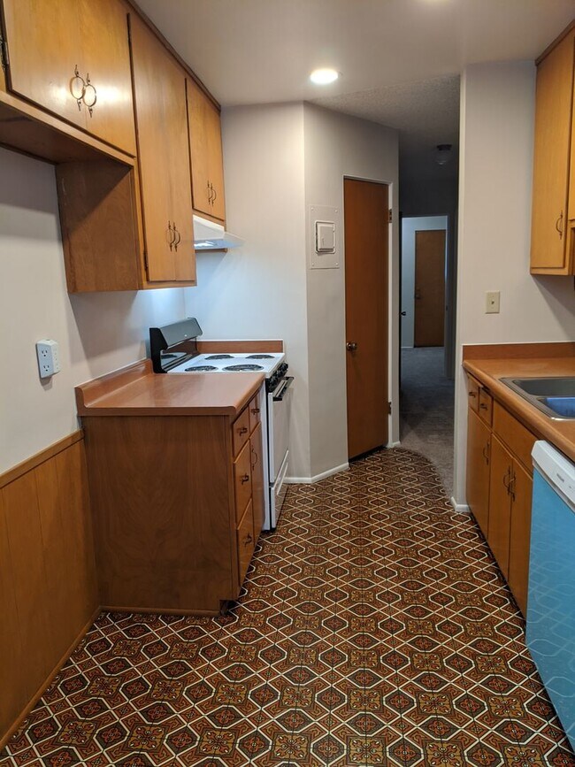 Primary Photo - Clean condo in quiet community