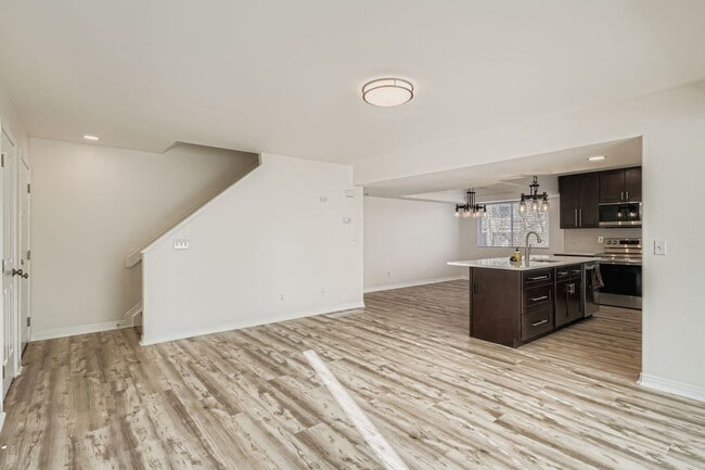 Building Photo - Beautifully Renovated Townhouse in Glendale Near Infinity Park