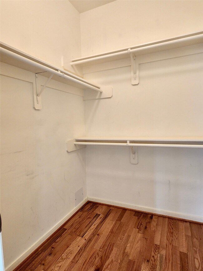 Building Photo - 32 Waugh Dr