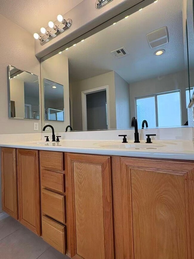 Building Photo - 8908 Bonneville Peak Ct