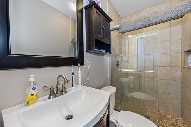 Building Photo - MISSION HILL BEAUTIFUL 4BED / 2BATH AVAILABLE 9/1/2026