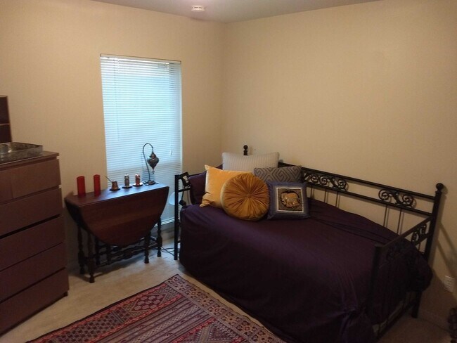 Building Photo - Charming, modern, 3 Bedroom Townhome in Ho...