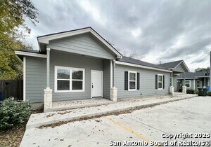 Building Photo - 913 E Seidemann St