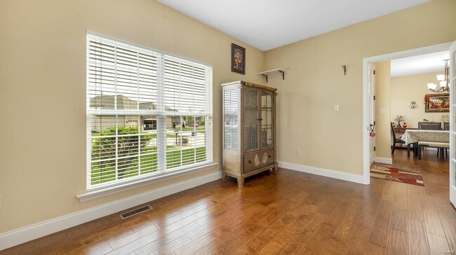 Building Photo - 303 Gateview Dr