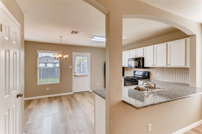 Building Photo - 113 Brooke St