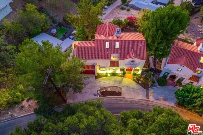 Building Photo - 728 Montecito Dr