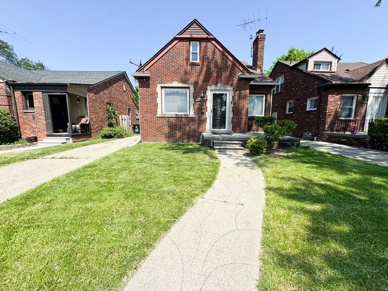 Building Photo - 16927 Chandler Park Dr