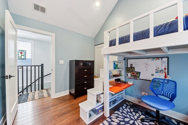 Building Photo - 1717 N Hudson Ave