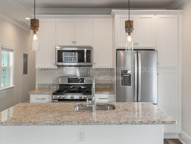 Building Photo - 400 Sumter St