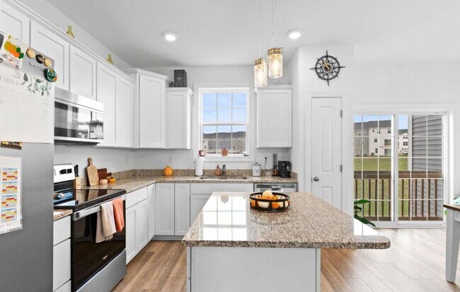 Building Photo - Dallastown Schools! Beautiful 3 Bedroom, 2.5 Bath Townhome.