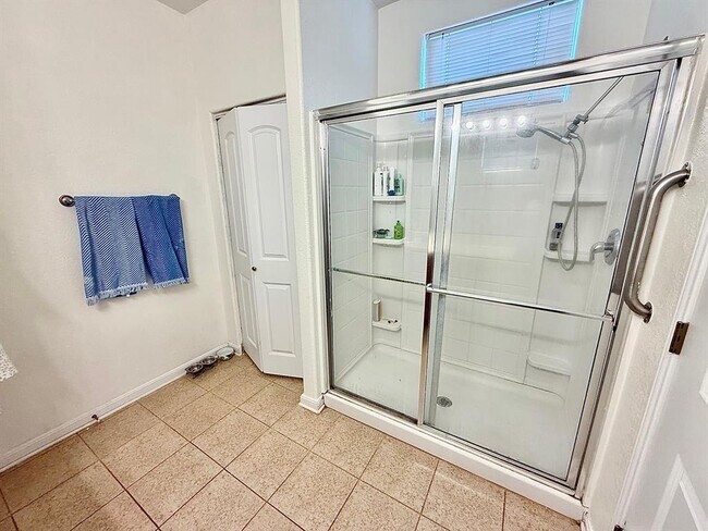 Building Photo - 506 Shadow Point