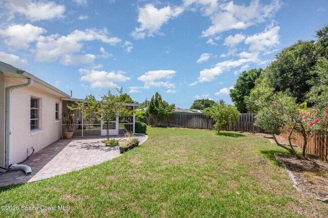 Building Photo - 758 Banyan Dr